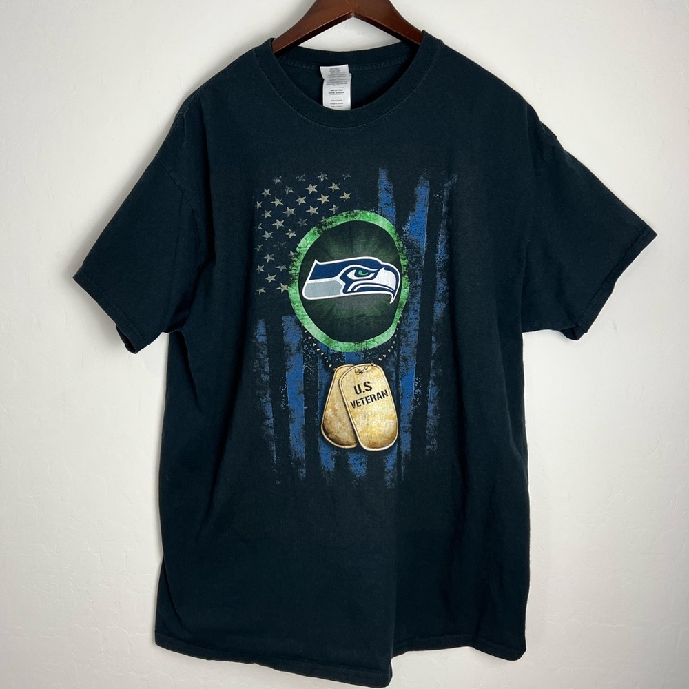 Seattle Seahawks XL Veteran Tee Men’s Blue Flag Graphic NFL Fan Shirt
